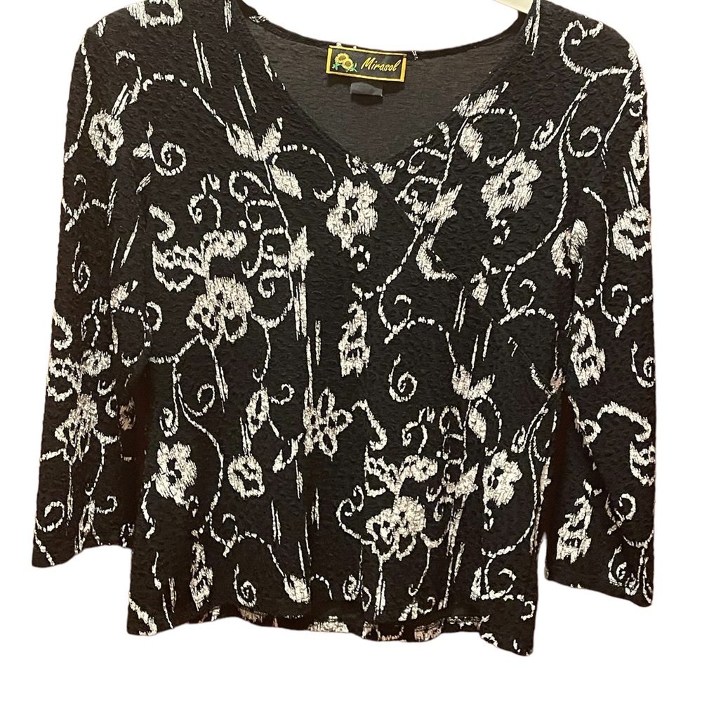 Mirasol Black and White Floral Blouse‎